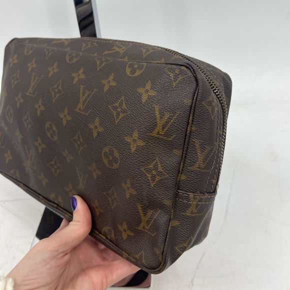 Louis Vuitton Pouch - Picture 3 of 12